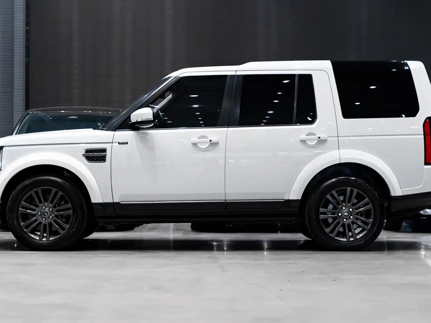 Land Rover Discovery 2016 3.0 SDV6 HSE Diesel фото 4