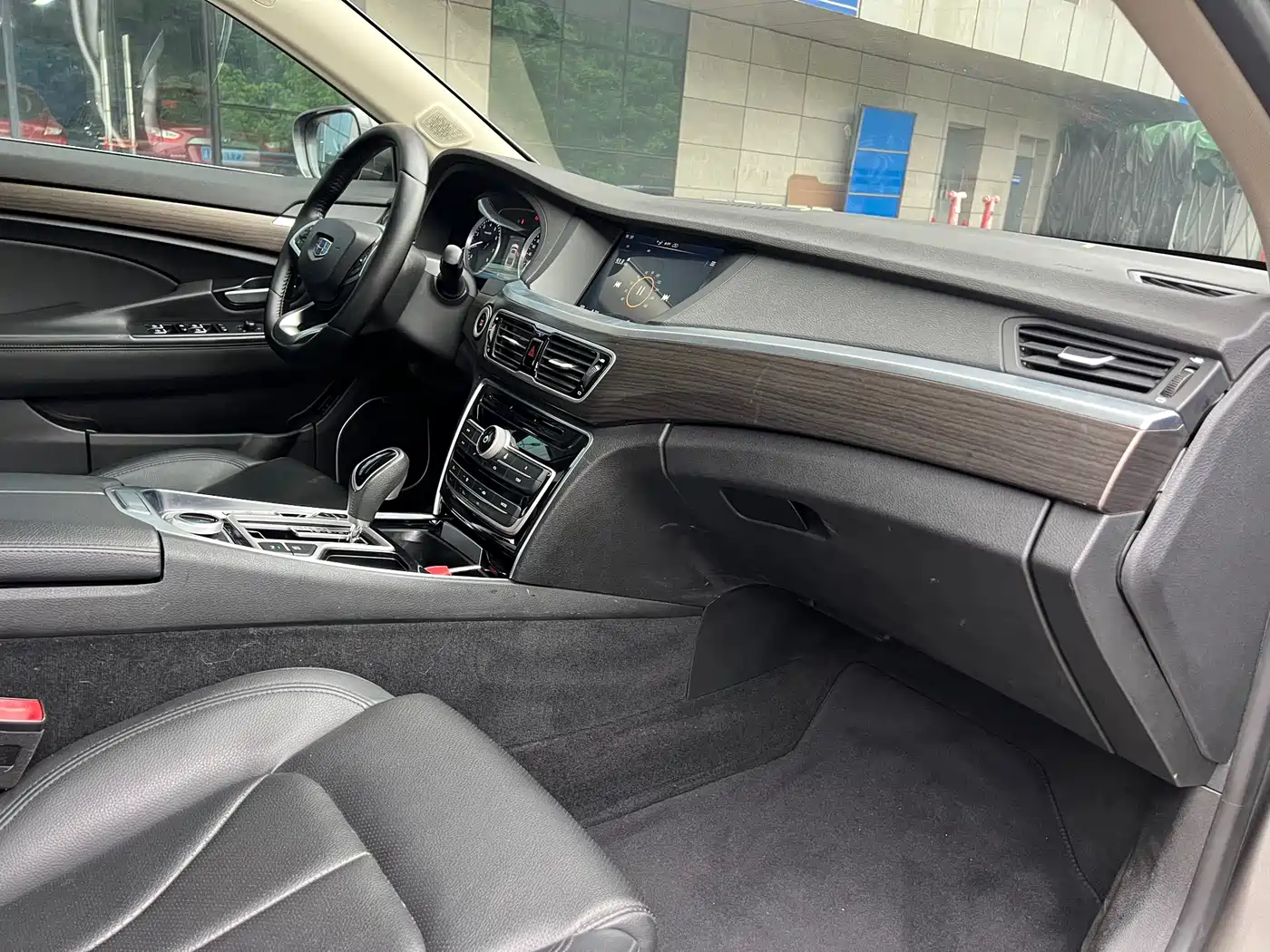 Фото 23 - Geely Borui
