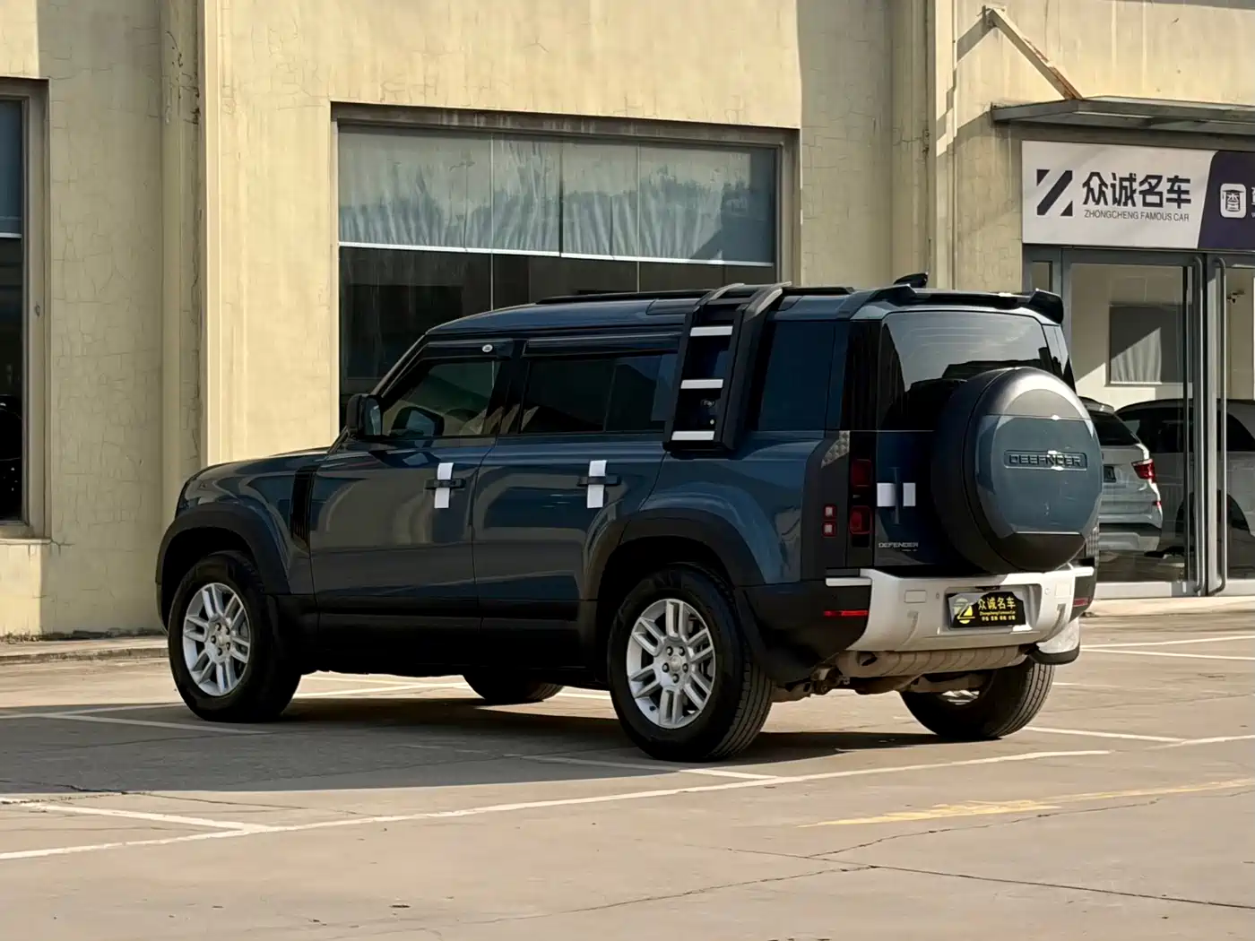 Land Rover Defender 2020 Model 110 P400 SE фото 15