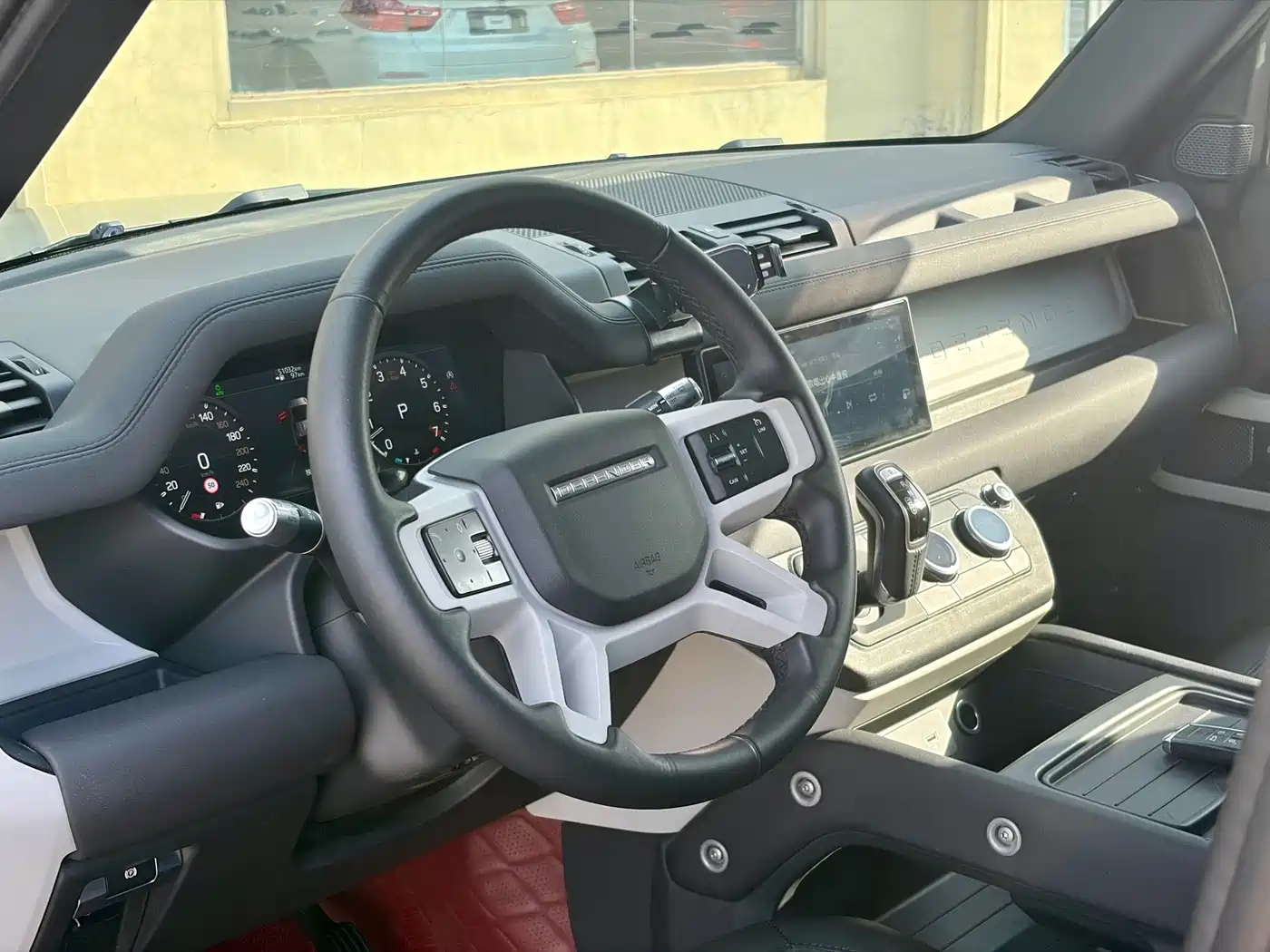 Land Rover Defender 2020 Model 110 P400 SE фото 6