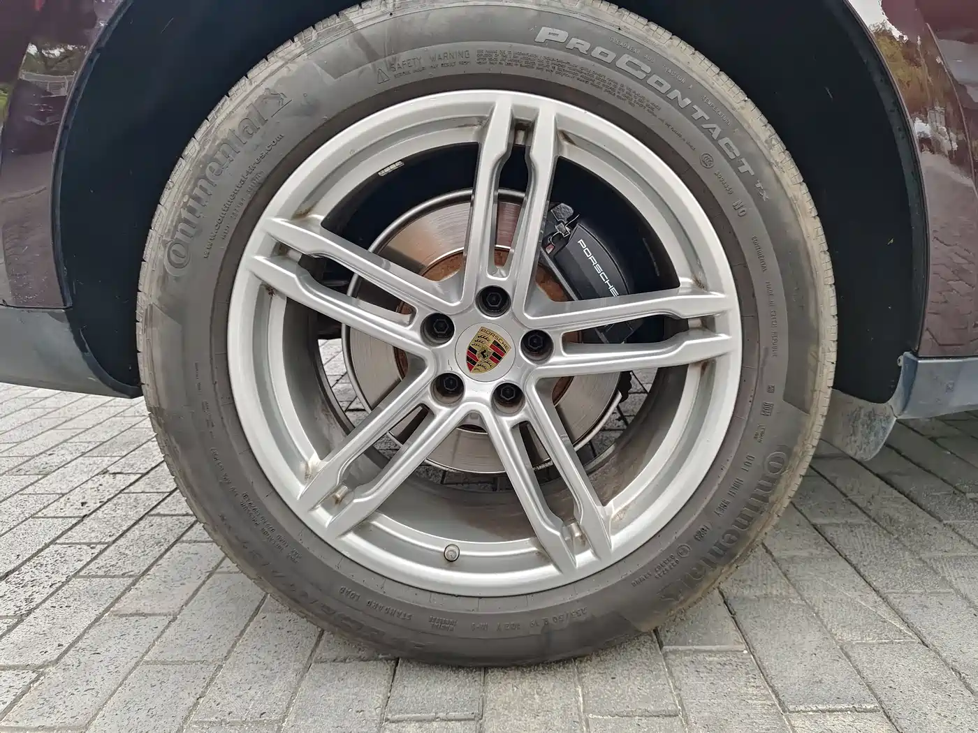PORSCHE MACAN