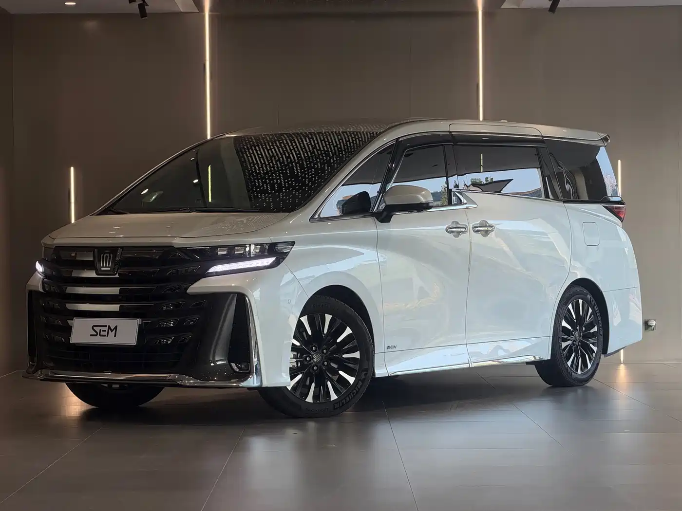 Toyota Vellfire 2024 — пригон из Китая