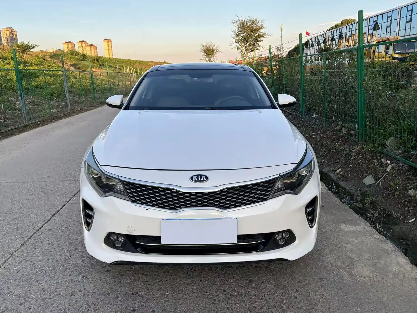 Photo 2 - Kia K5