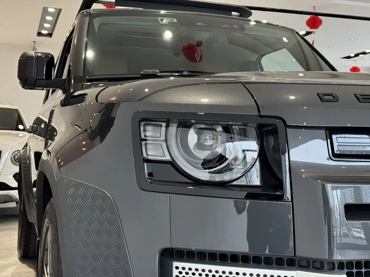 Land Rover Defender 2023 Model 110 3.0T P400 Dark Special Edition фото 3