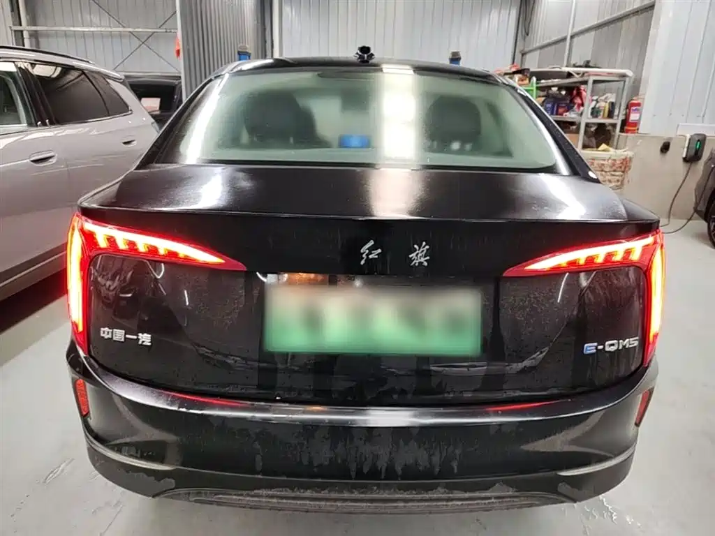 Hongqi E-QM5 2021 Charging Flag Joy Edition фото 6