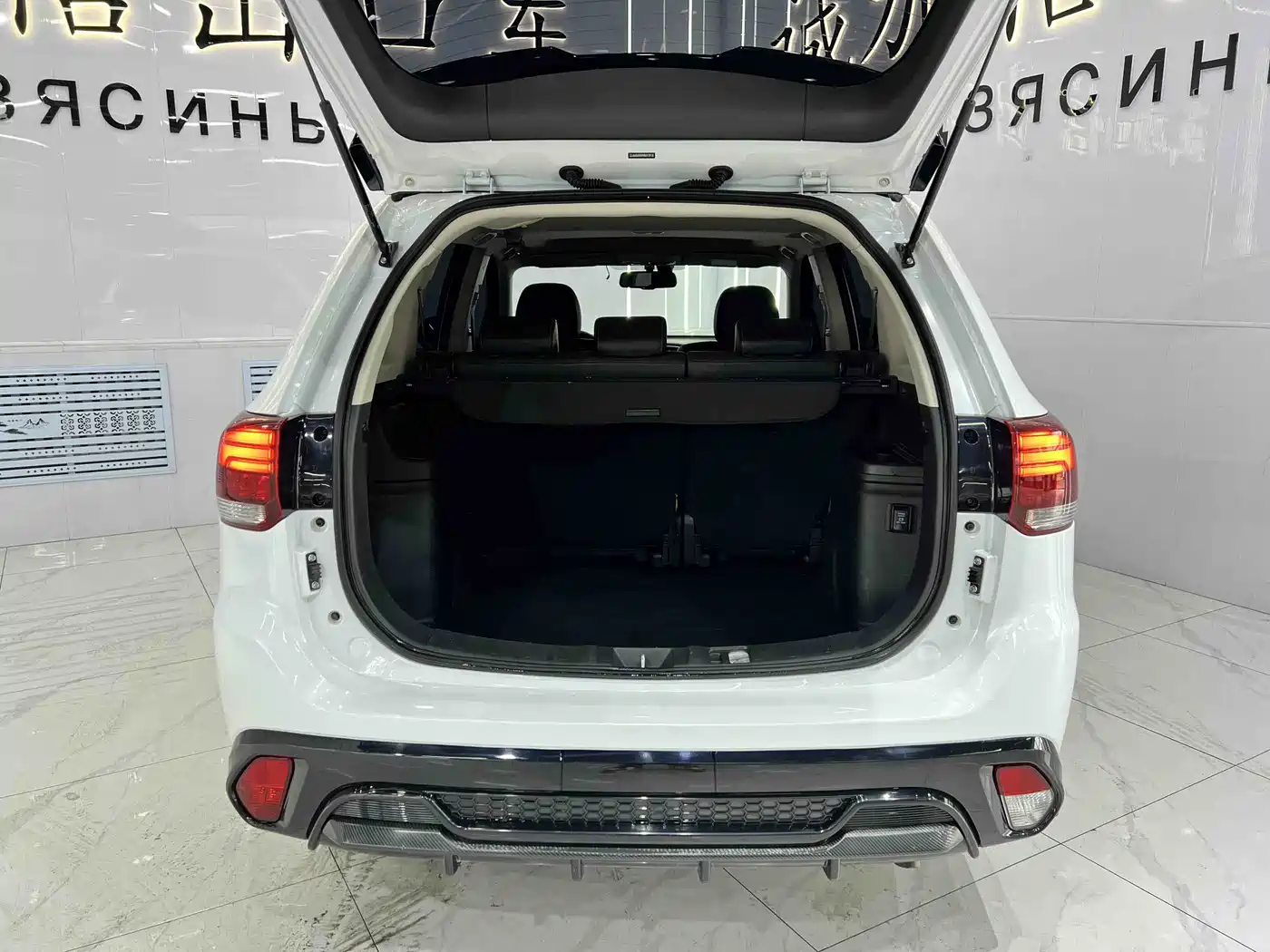 MITSUBISHI OUTLANDER
