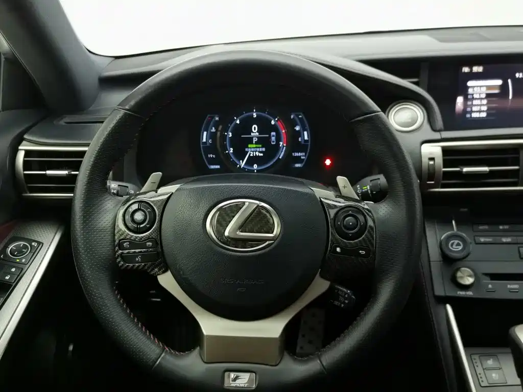 Фото 11 - Lexus IS