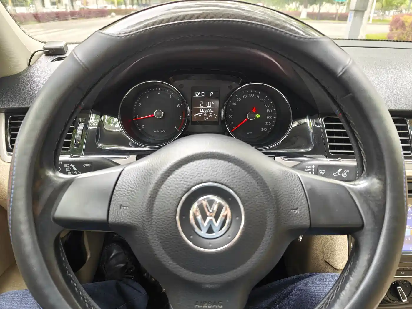 Volkswagen Bora 2014 1.6L Automatic Comfort Edition фото 10