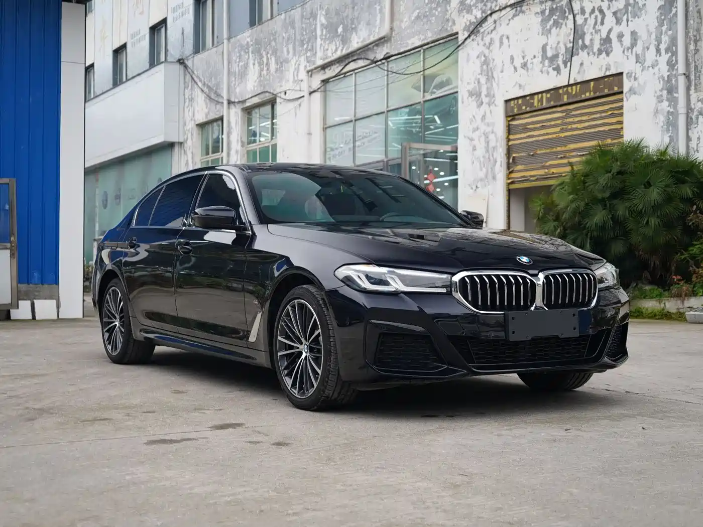 BMW 5 Series 2023 Facelift 530Li Leading M Sport Package фото 3