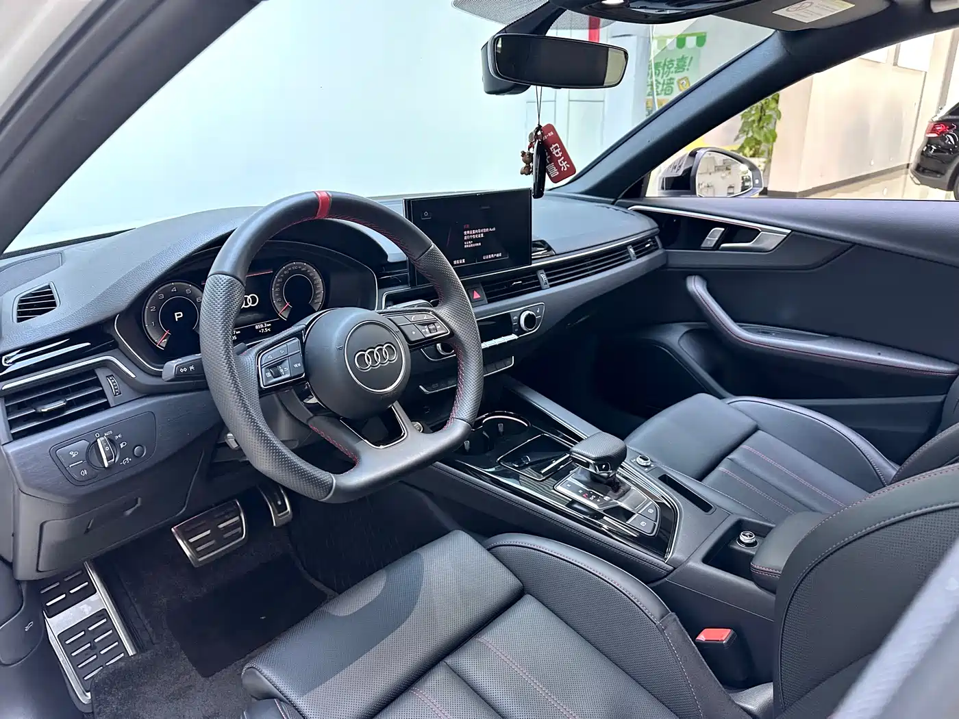 Audi A4L 2025 2 Million Celebration Edition 40 TFSI Luxury Dynamic фото 8