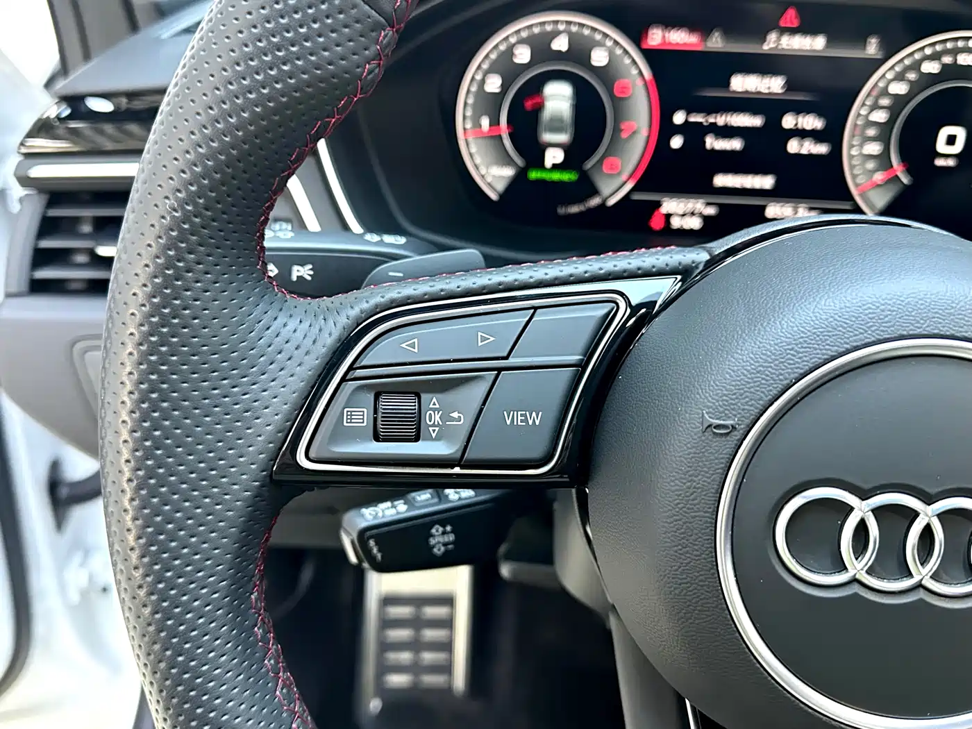 Audi A4L 2025 2 Million Celebration Edition 40 TFSI Luxury Dynamic фото 14