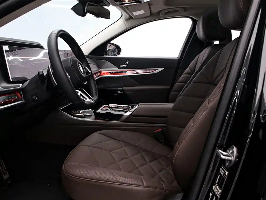 BMW 7 Series 2023 Model 735Li M Sport Package фото 12