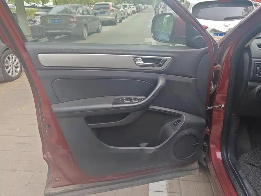 Photo 7 - Qoros 5