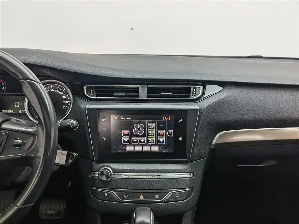 Peugeot 408 2014 1.8L Automatic Luxury Edition фото 12
