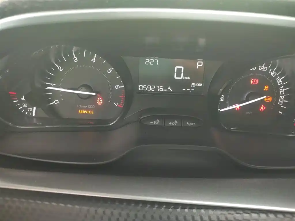 Peugeot 2008 2018 1.6L Automatic Trend Edition фото 5
