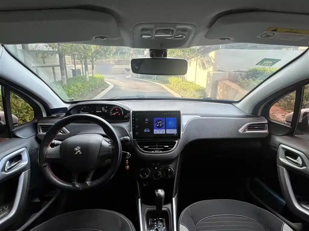 Peugeot 2008 2014 1.6L Automatic Trend Edition фото 20