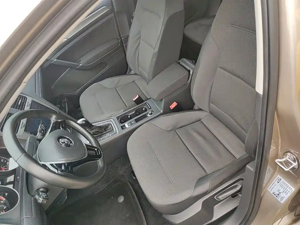 Volkswagen Golf 2016 1.6L Automatic Comfort фото 15