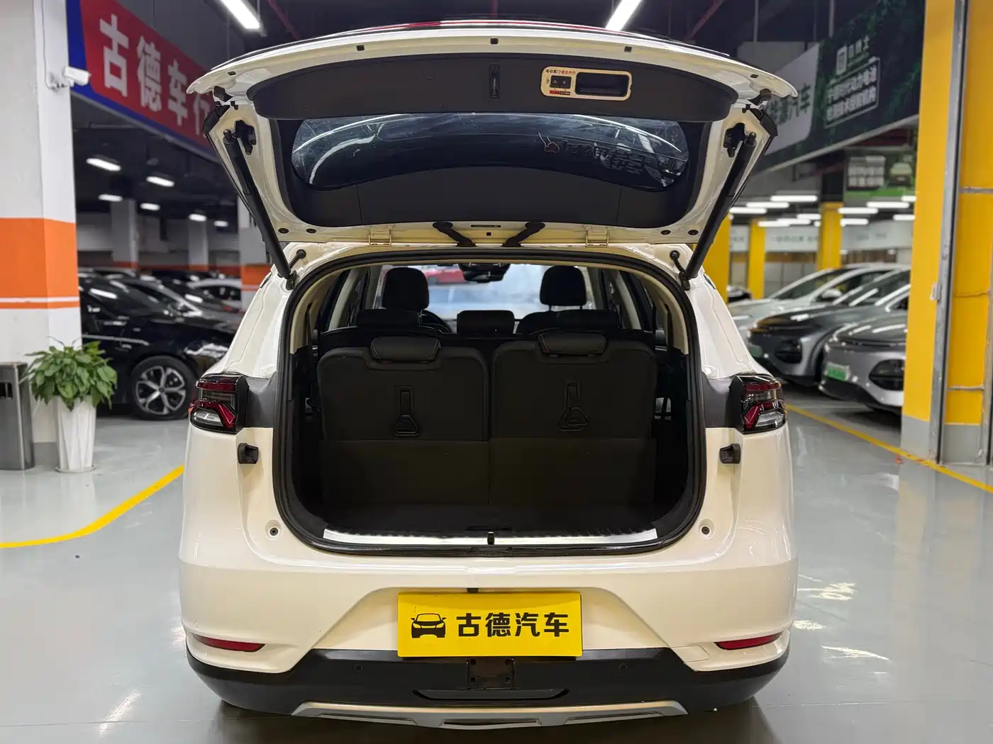 BYD Tang 2018 2.0T Automatic Smart Connection Honor Edition 7-Seater China V фото 22