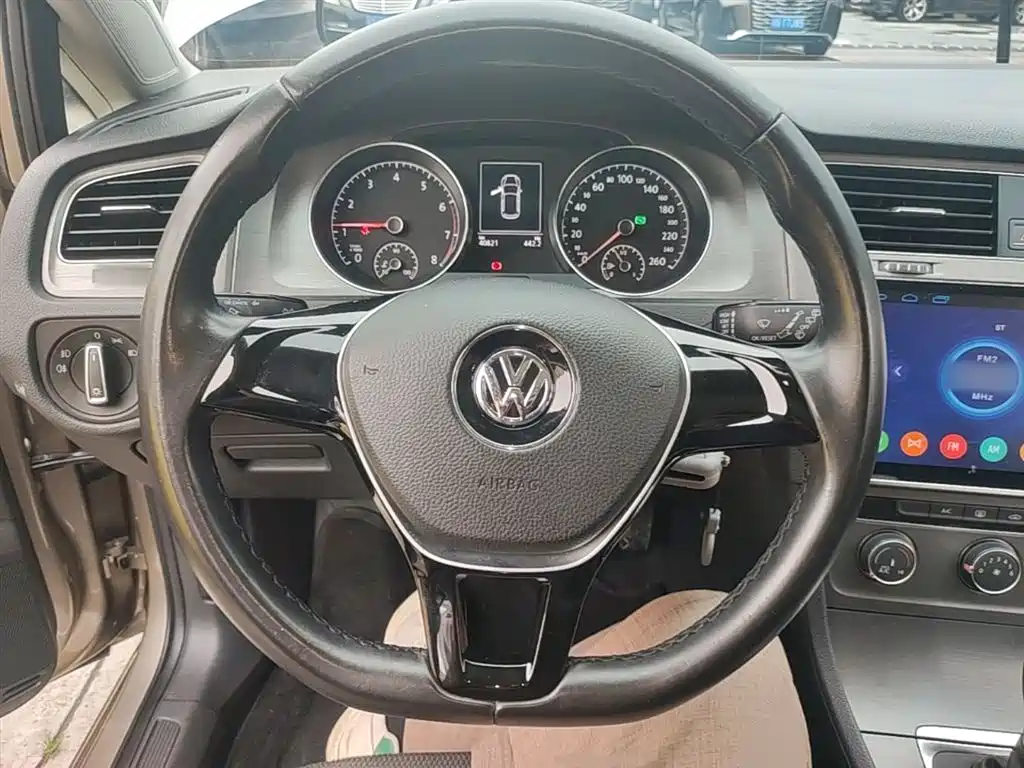 Volkswagen Golf 2016 1.6L Automatic Comfort фото 11