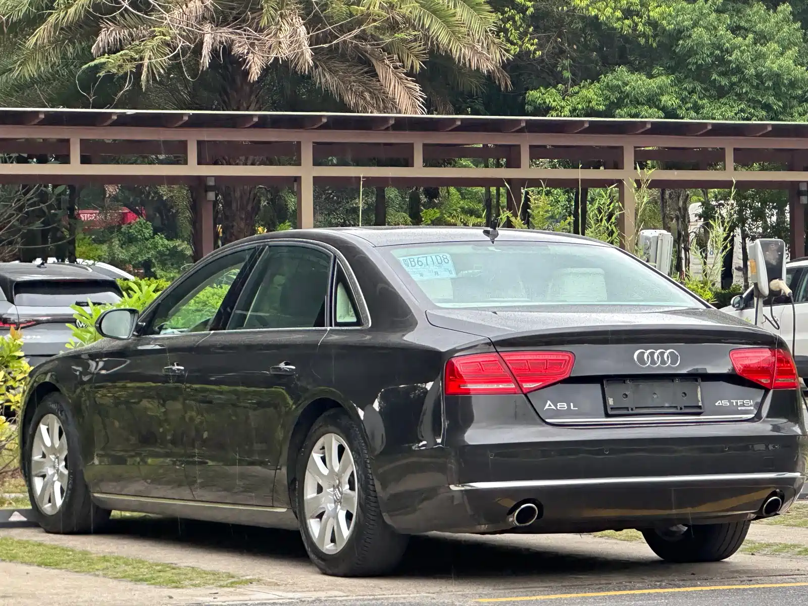 Photo 4 - Audi A8