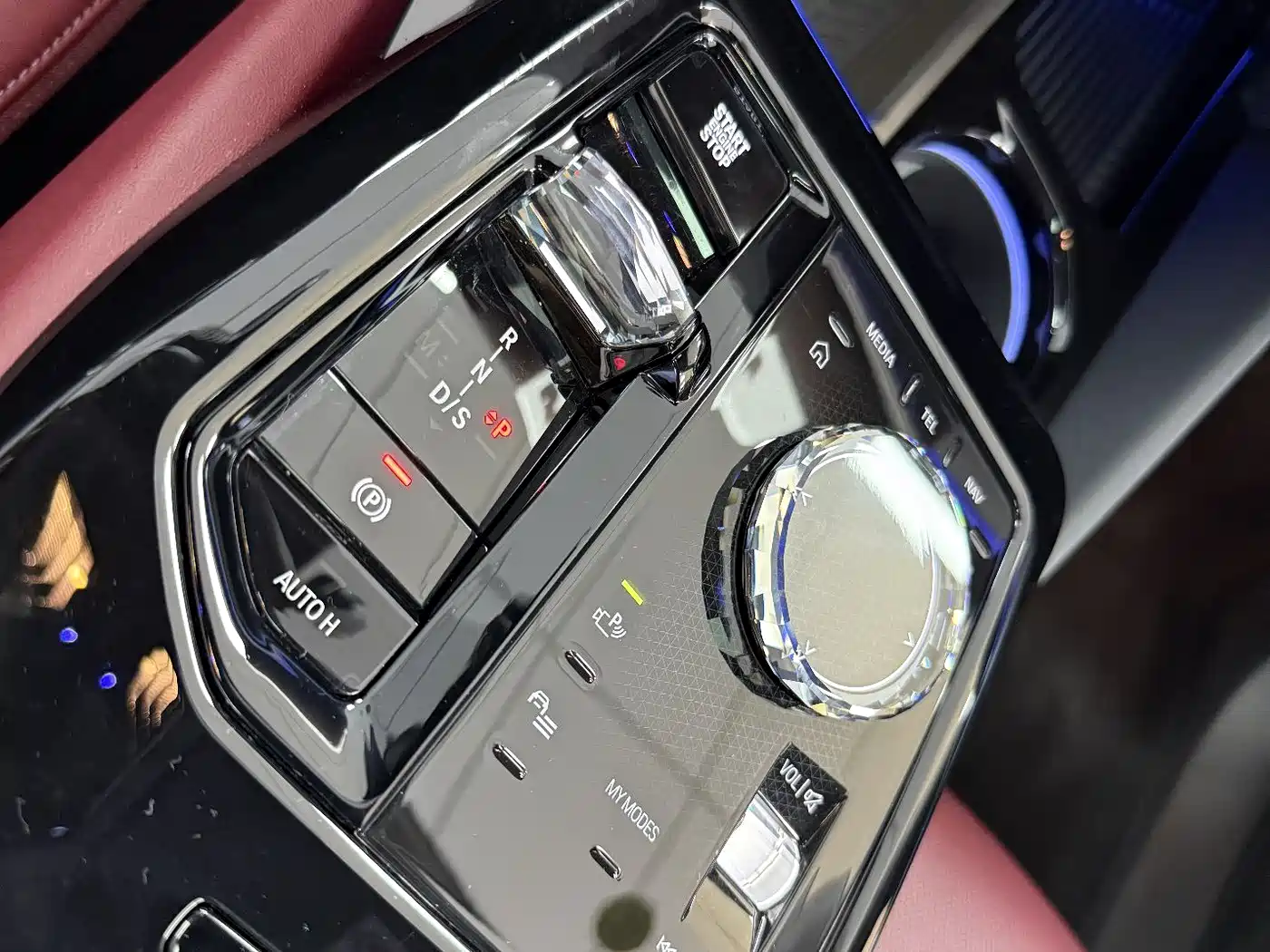 BMW 5 Series 2025 530Li Premium M Sport Package фото 12