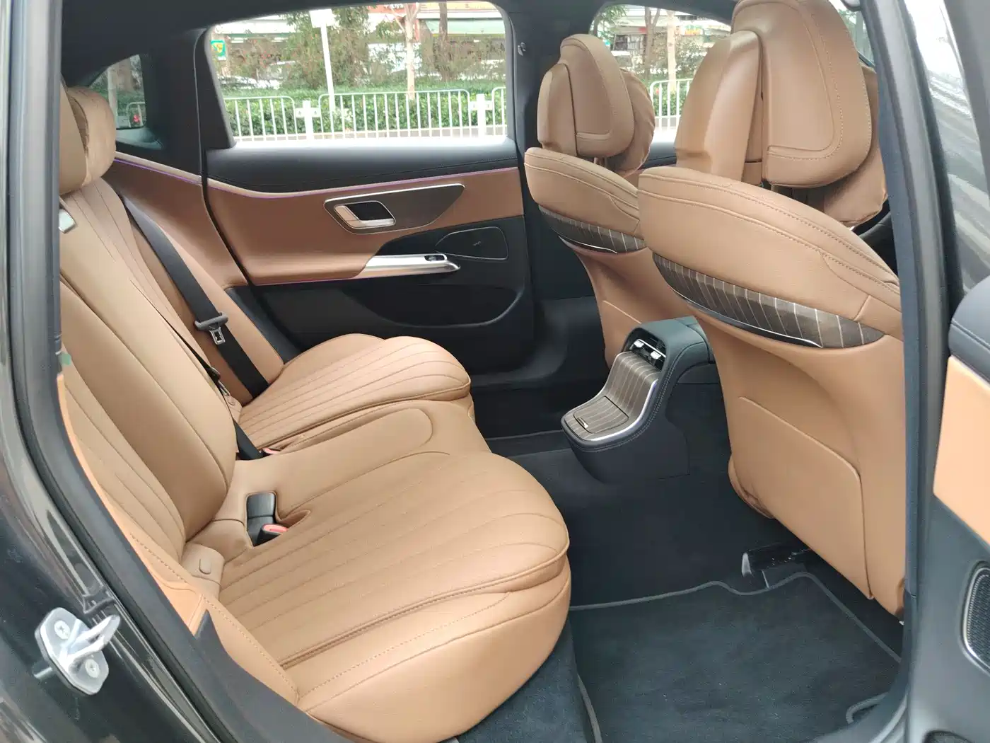 Mercedes-Benz E-Class 2025 E 300 L Fashion фото 20