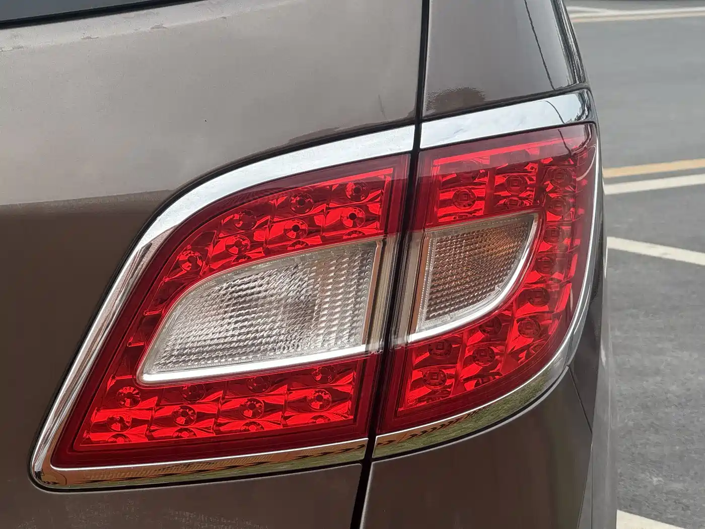 Buick GL8 2011 2.4L LT Luxury Business Executive фото 10