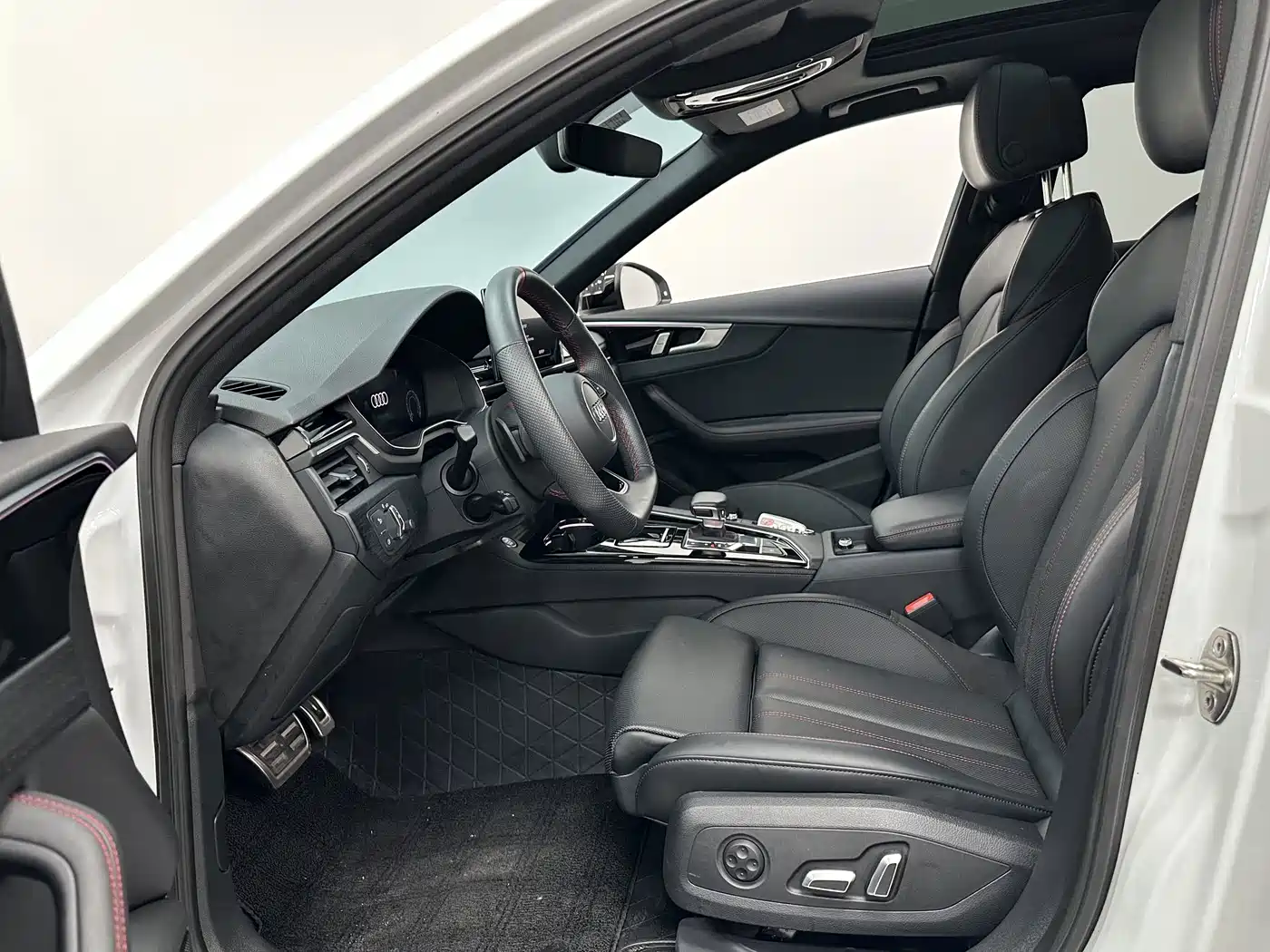 Audi A4L 2025 2025 2 Million Celebration Edition 40 TFSI Luxury Dynamic