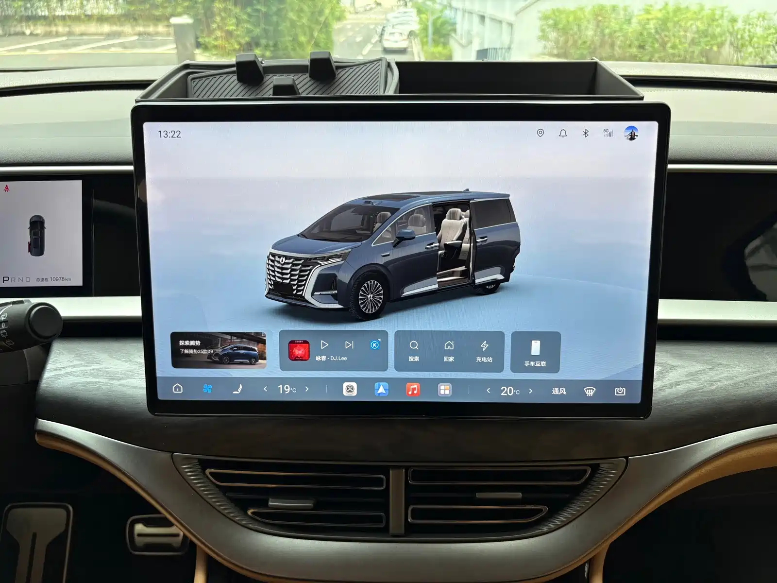 Фото 7 - Denza D9