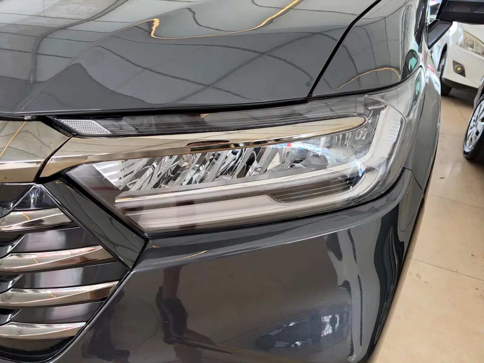 Photo 2 - Honda Odyssey