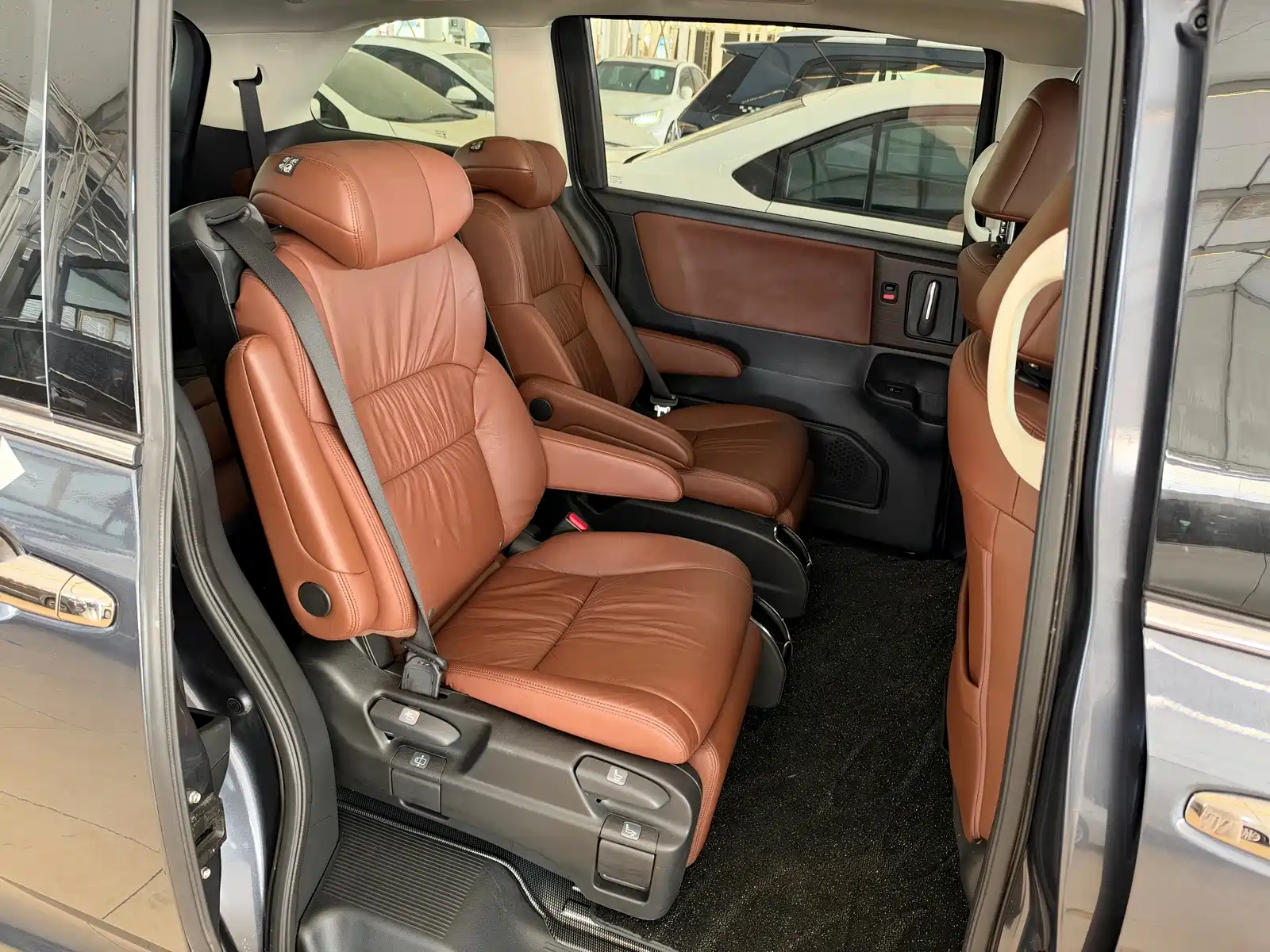 Photo 13 - Honda Odyssey