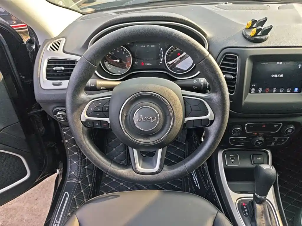 Фото 11 - Jeep Compass