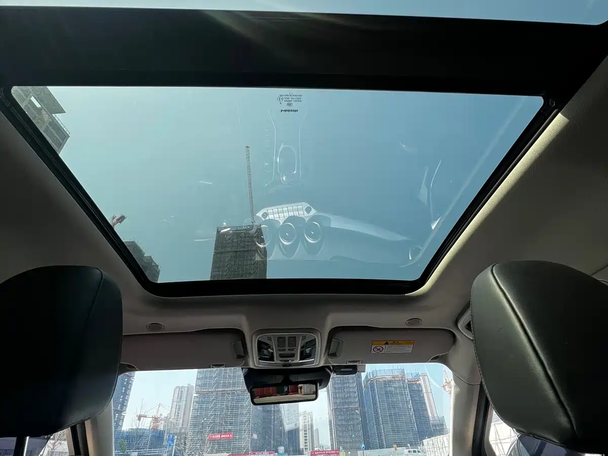 WEI PAI WEI BRAND VV7