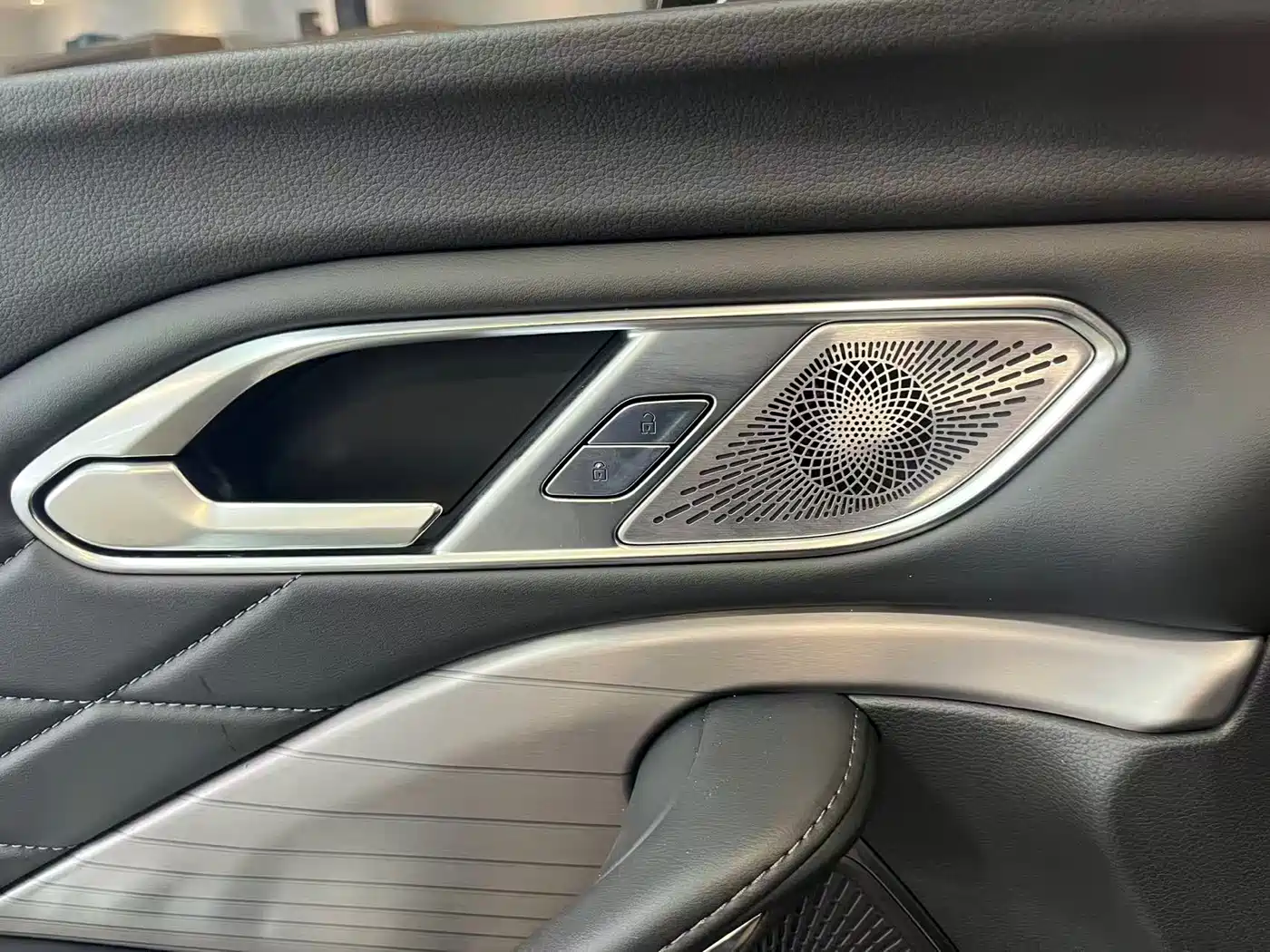 Hongqi HS7 PHEV 2024 2.0T PHEV 4WD Flagship Edition 6-seater фото 21
