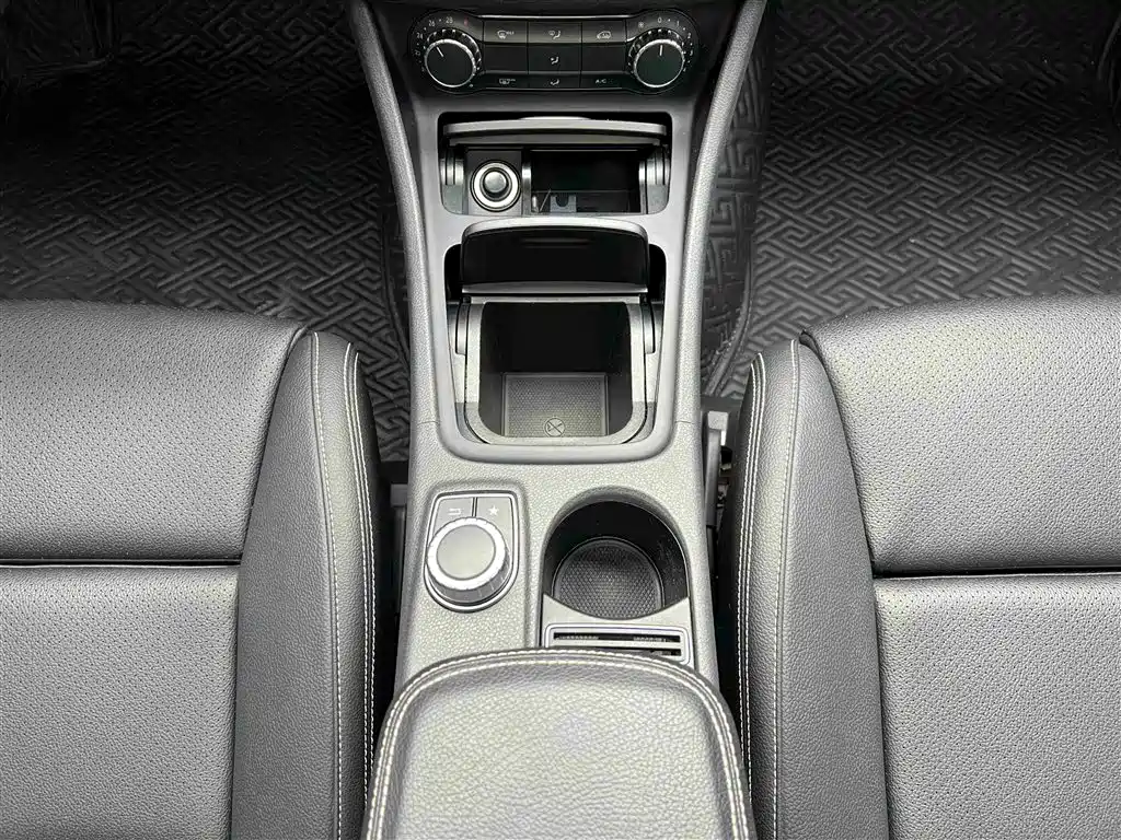 Mercedes-Benz GLA 2016 GLA 200 Dynamic фото 20