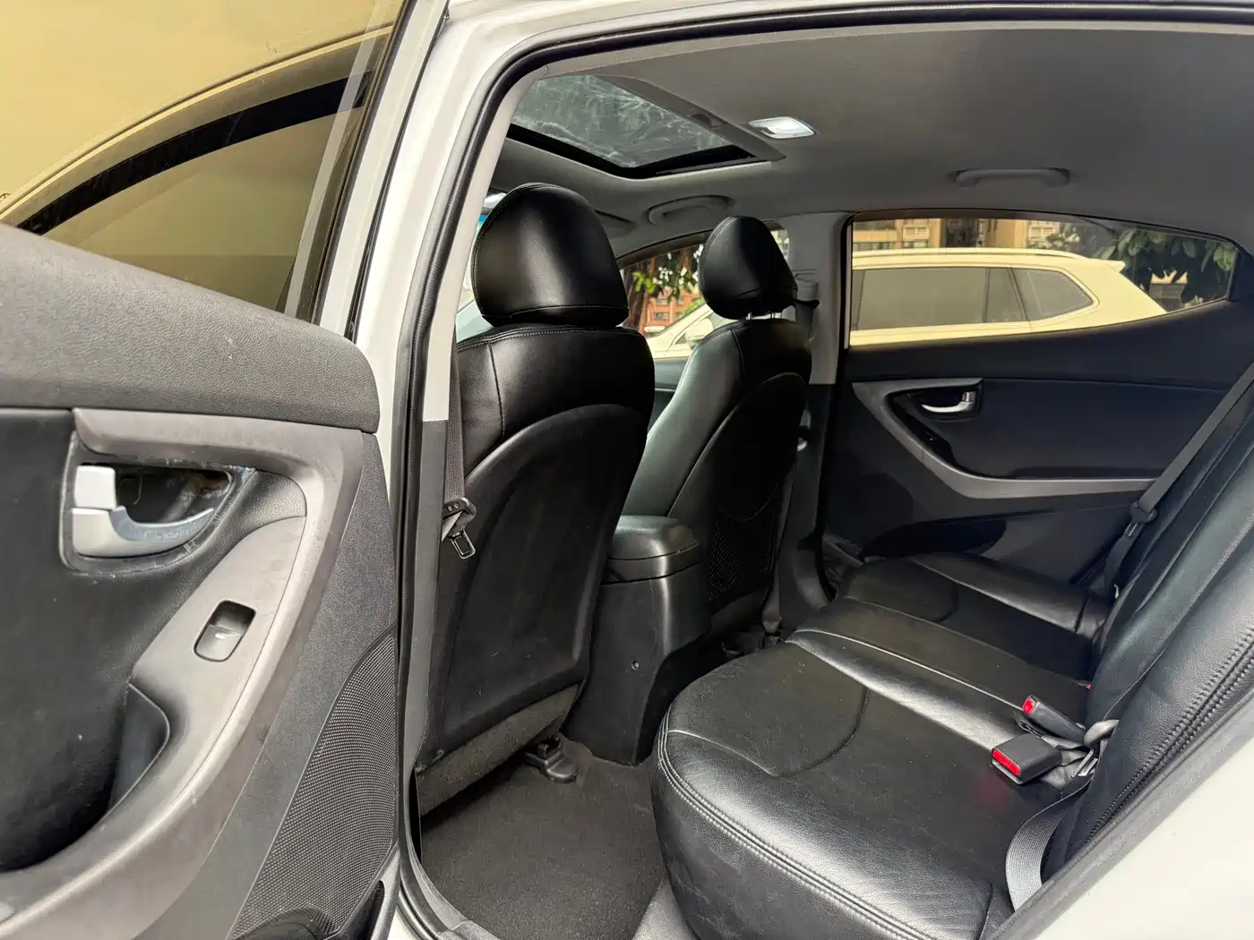 Hyundai Langdong 2016 1.6L Automatic Premium Edition фото 5