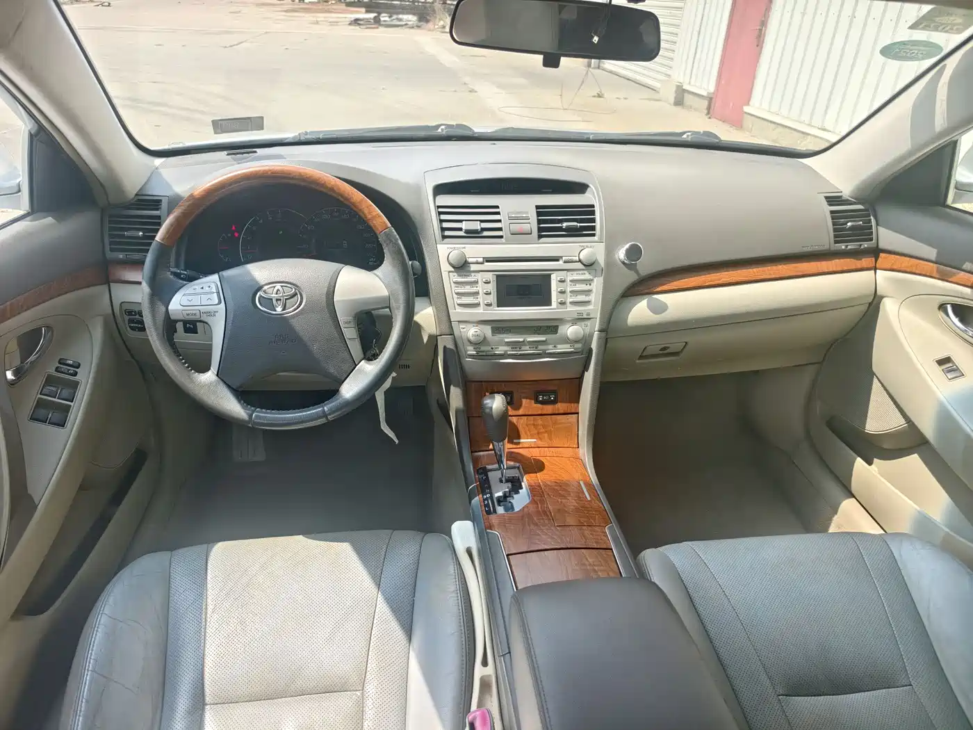 Photo 6 - Toyota Camry