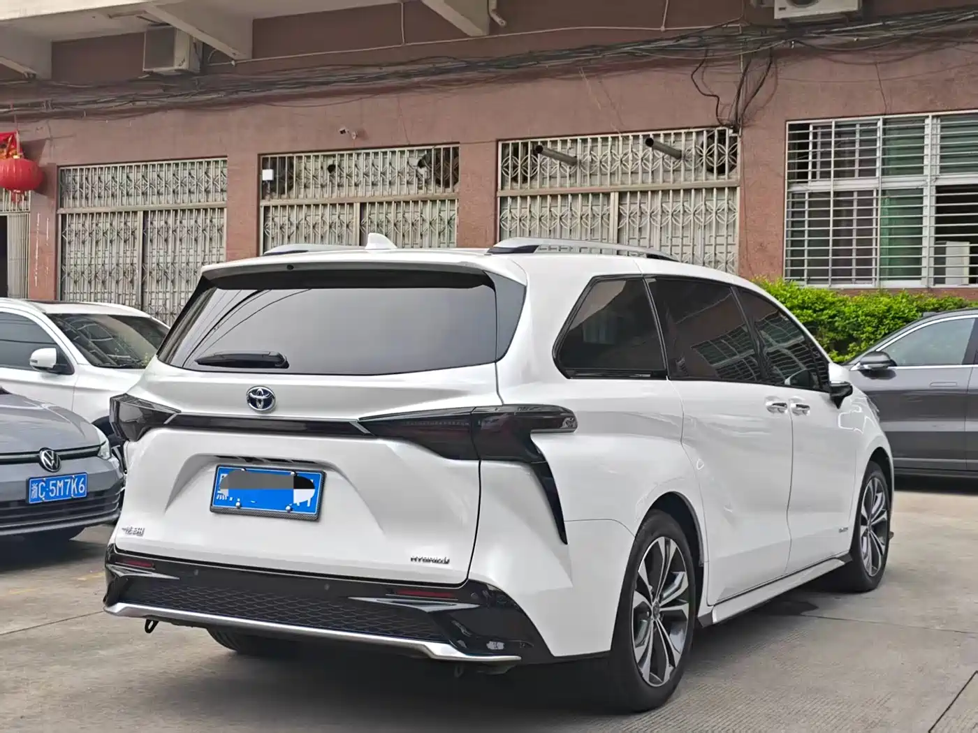 Toyota Granvia 2023 2.5L Hybrid Prestige PLUS Edition фото 5