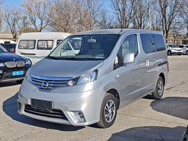 NISSAN NV200