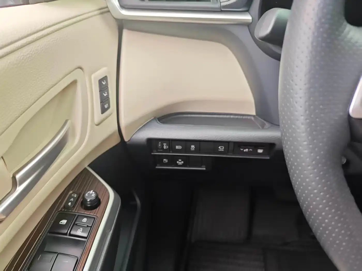 Toyota Granvia 2023 2.5L Hybrid Prestige PLUS Edition фото 21