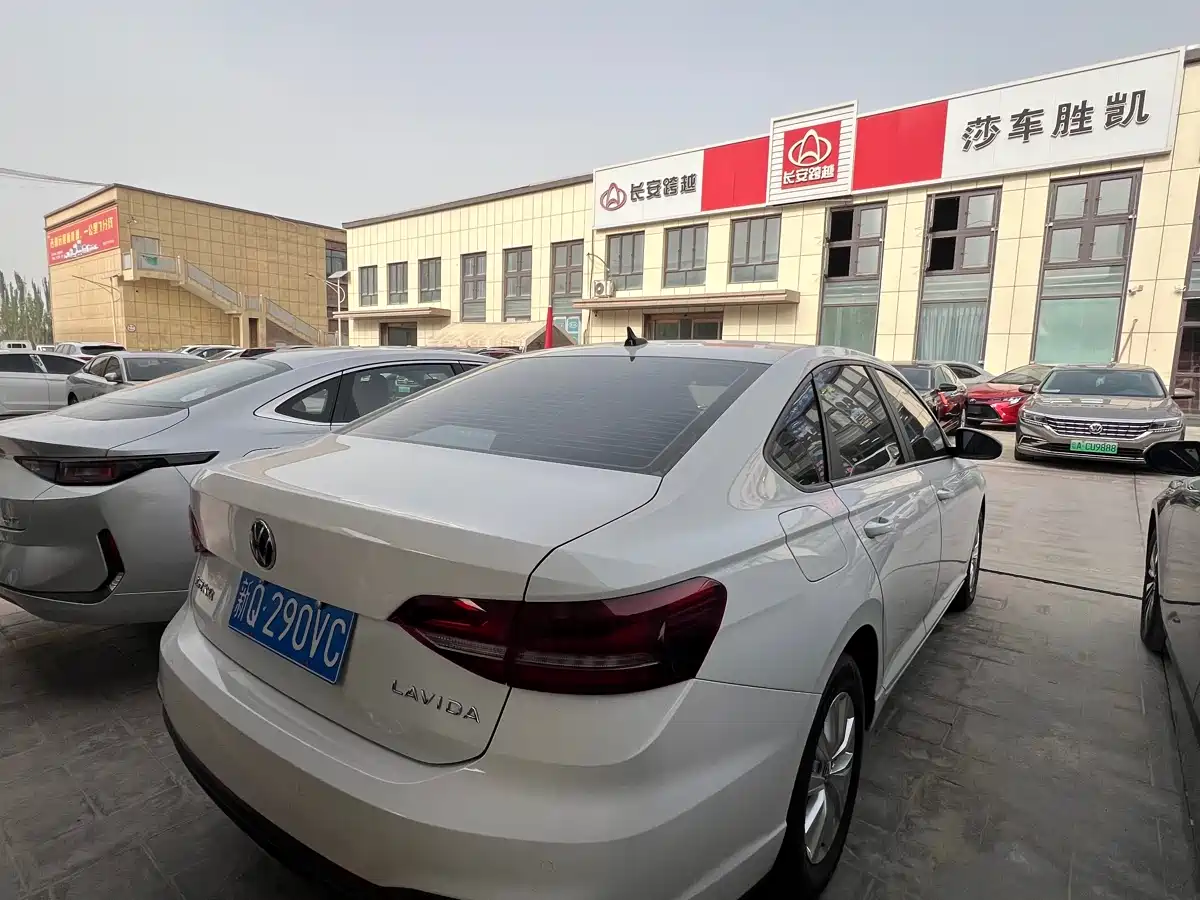 Volkswagen Lavida 2023 1.5L Auto Delight Edition фото 8