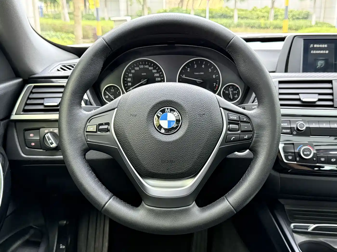 BMW 3 Series GT 2018 320i Fashion фото 10