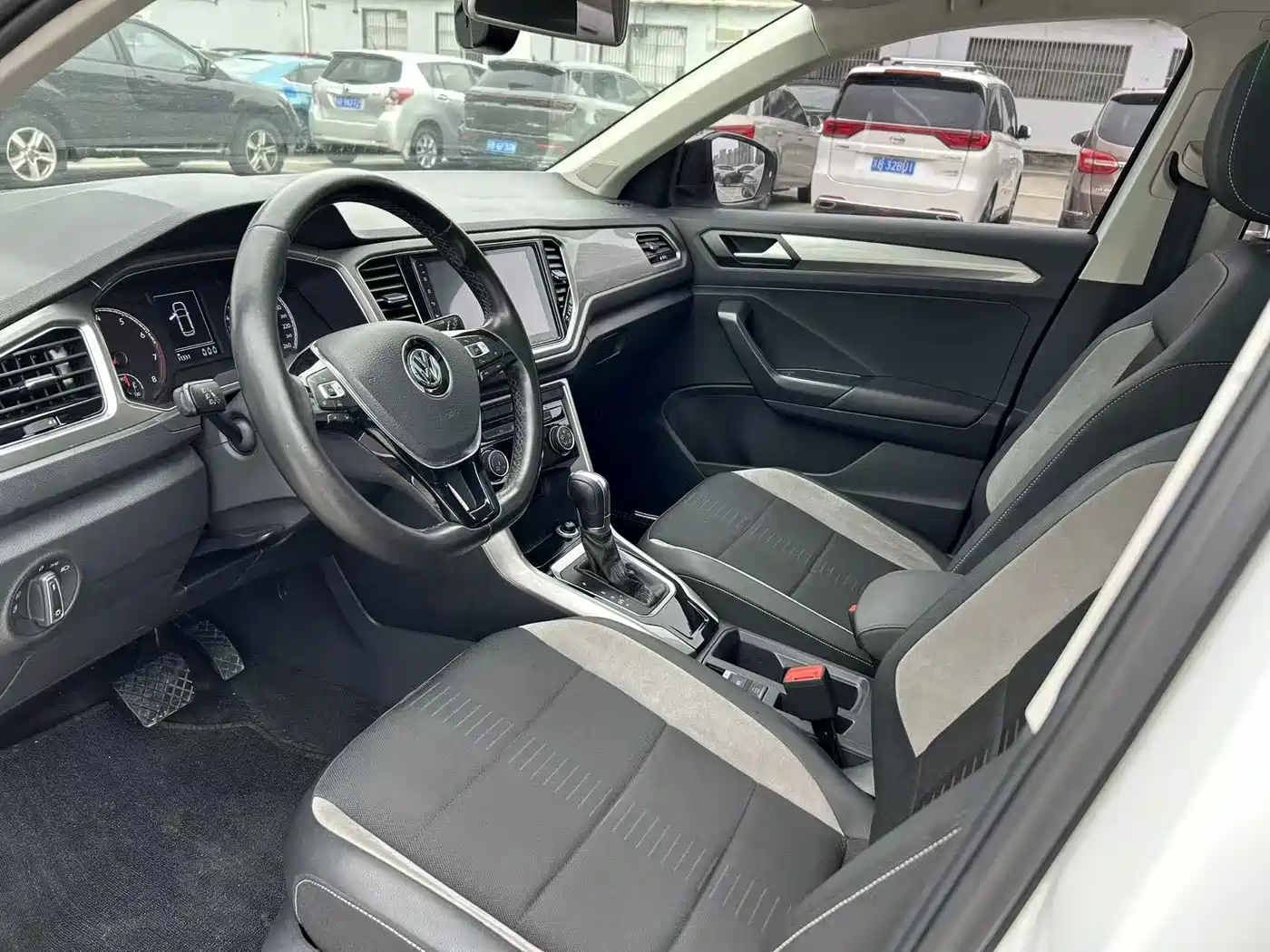 Volkswagen T-ROC 2018 230TSI DSG 2WD Progressive China V фото 4