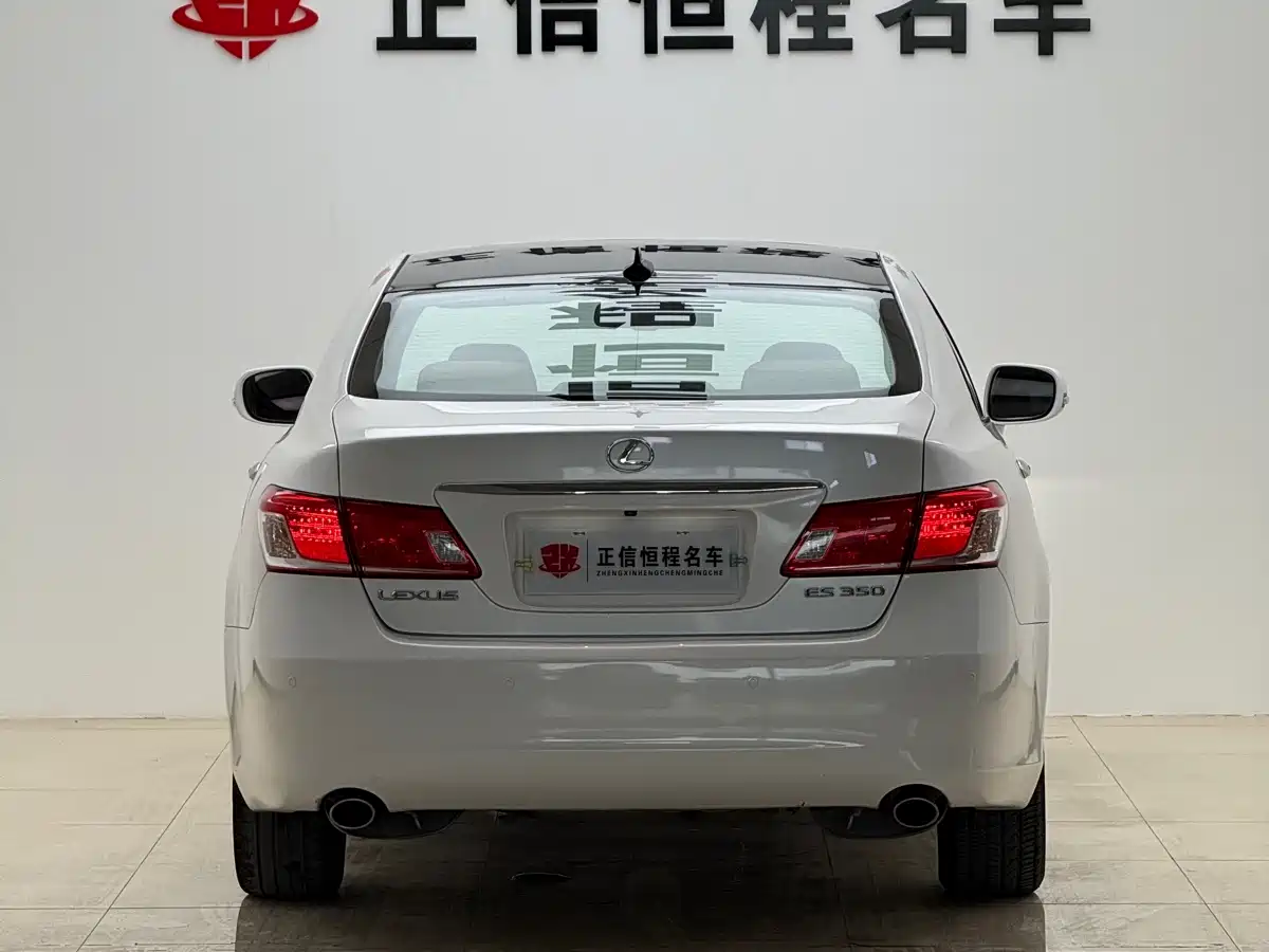 Фото 33 - Lexus ES