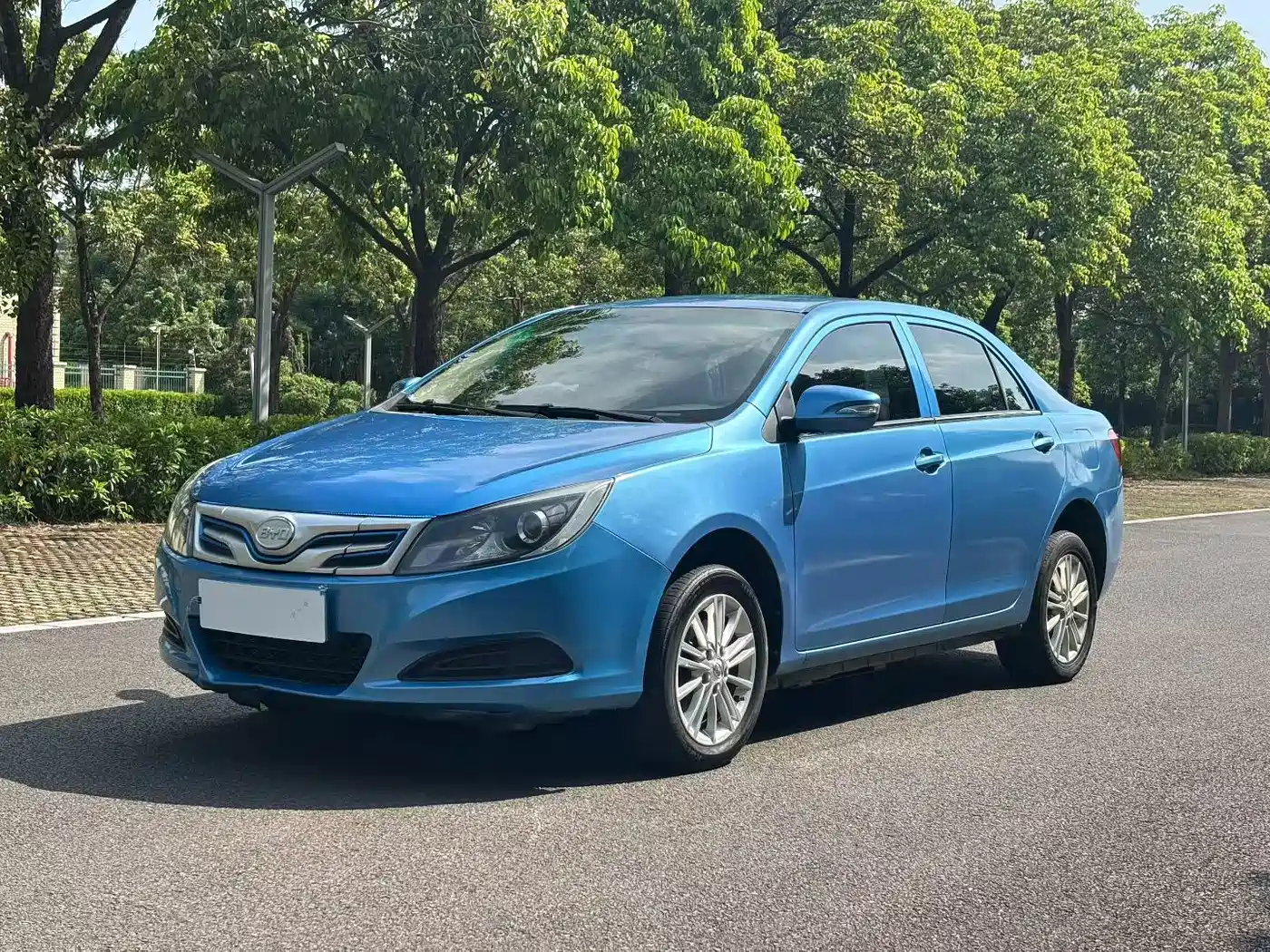 2022 BYD e5