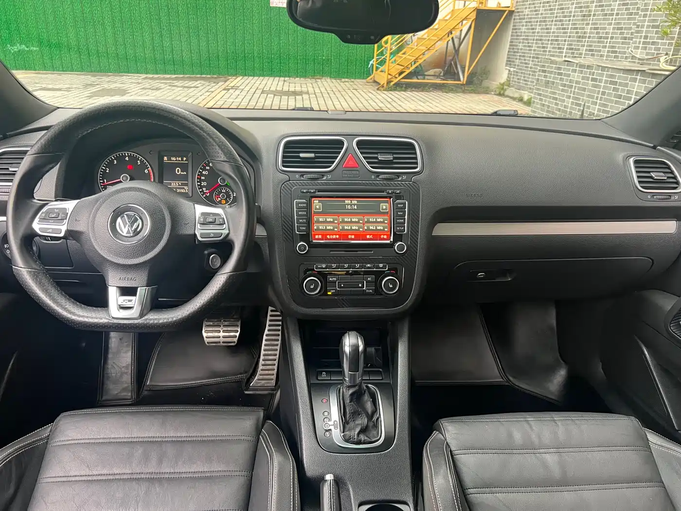 Volkswagen Scirocco 2011 2.0TSI R-Line фото 17
