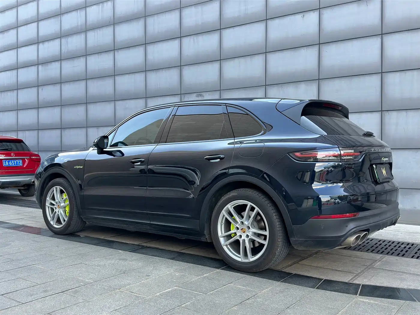 Porsche Cayenne New Energy 2022 Cayenne E-Hybrid 2.0T Platinum Edition фото 3