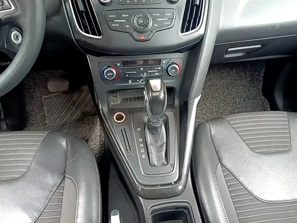 Фото 13 - Ford Focus