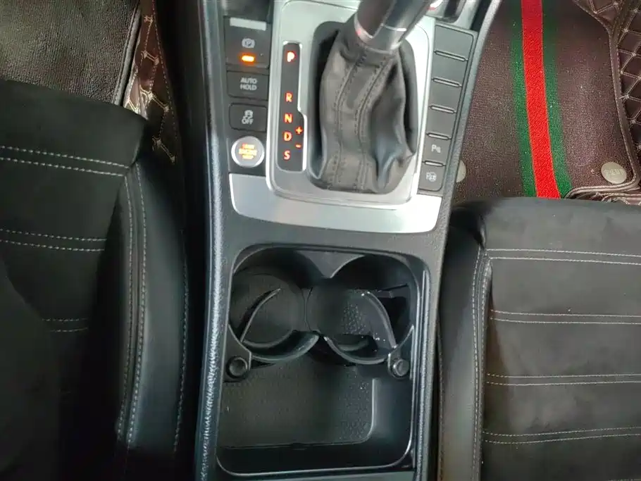 Volkswagen FAW-Volkswagen CC 2016 Model 2.0TSI Luxury фото 16