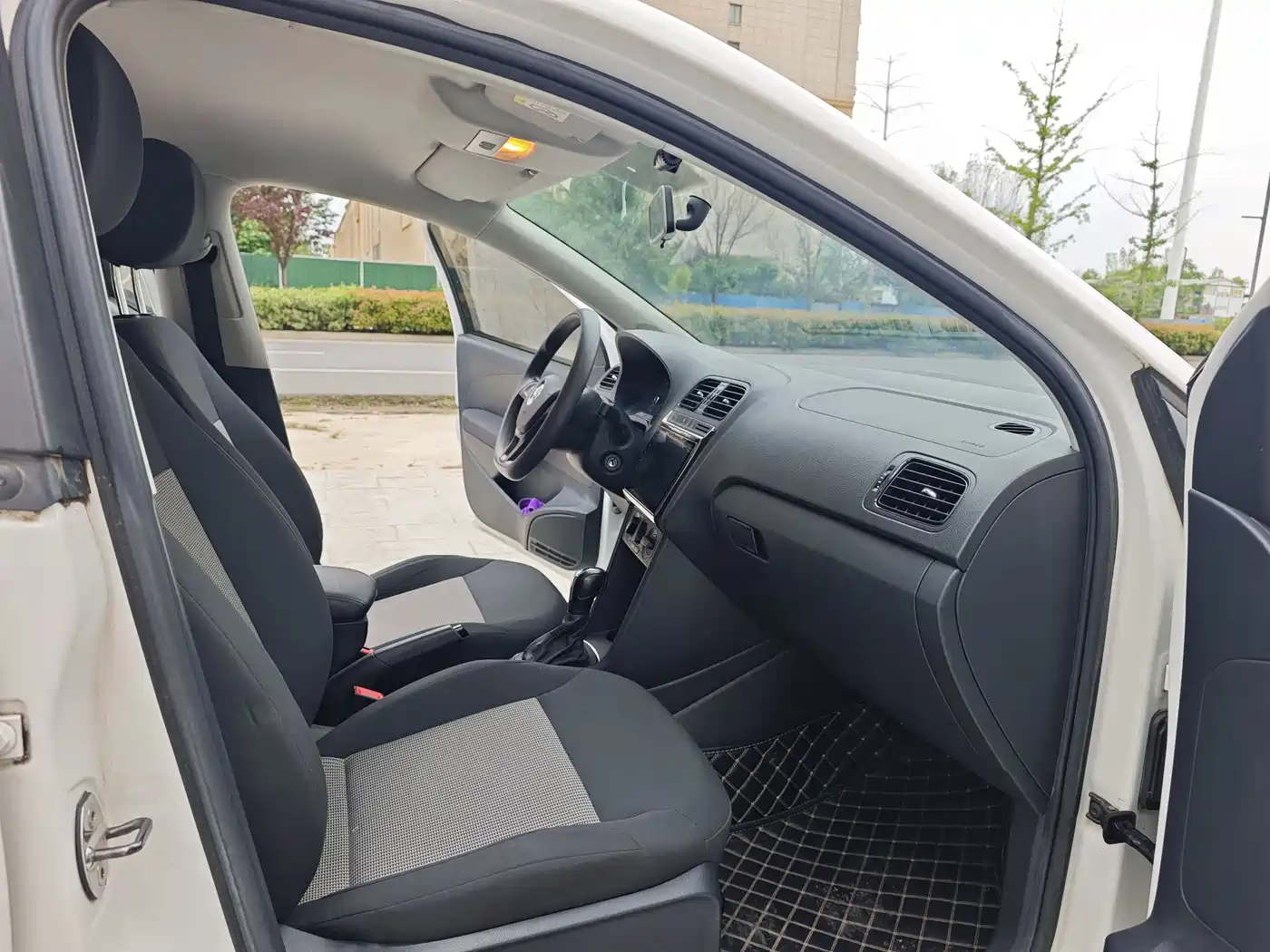 Volkswagen Polo 2018 1.5L Auto Safe Drive фото 11